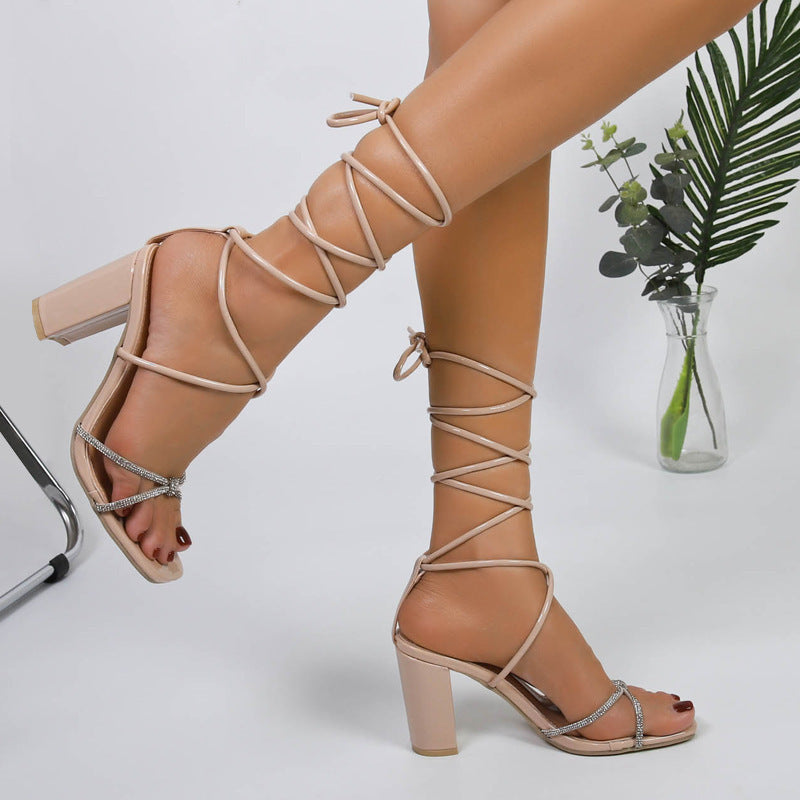 Damen elegante Sandalen mit glitzernden Riemen und robustem Blockabsatz EB