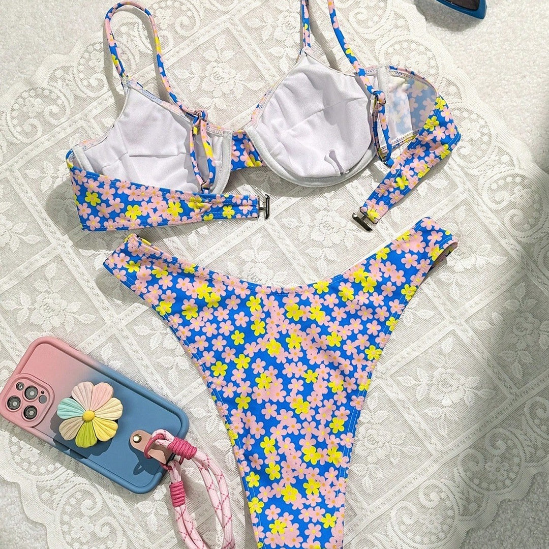 Damen Bademode mit floralem Design und raffinierten Trägern EB