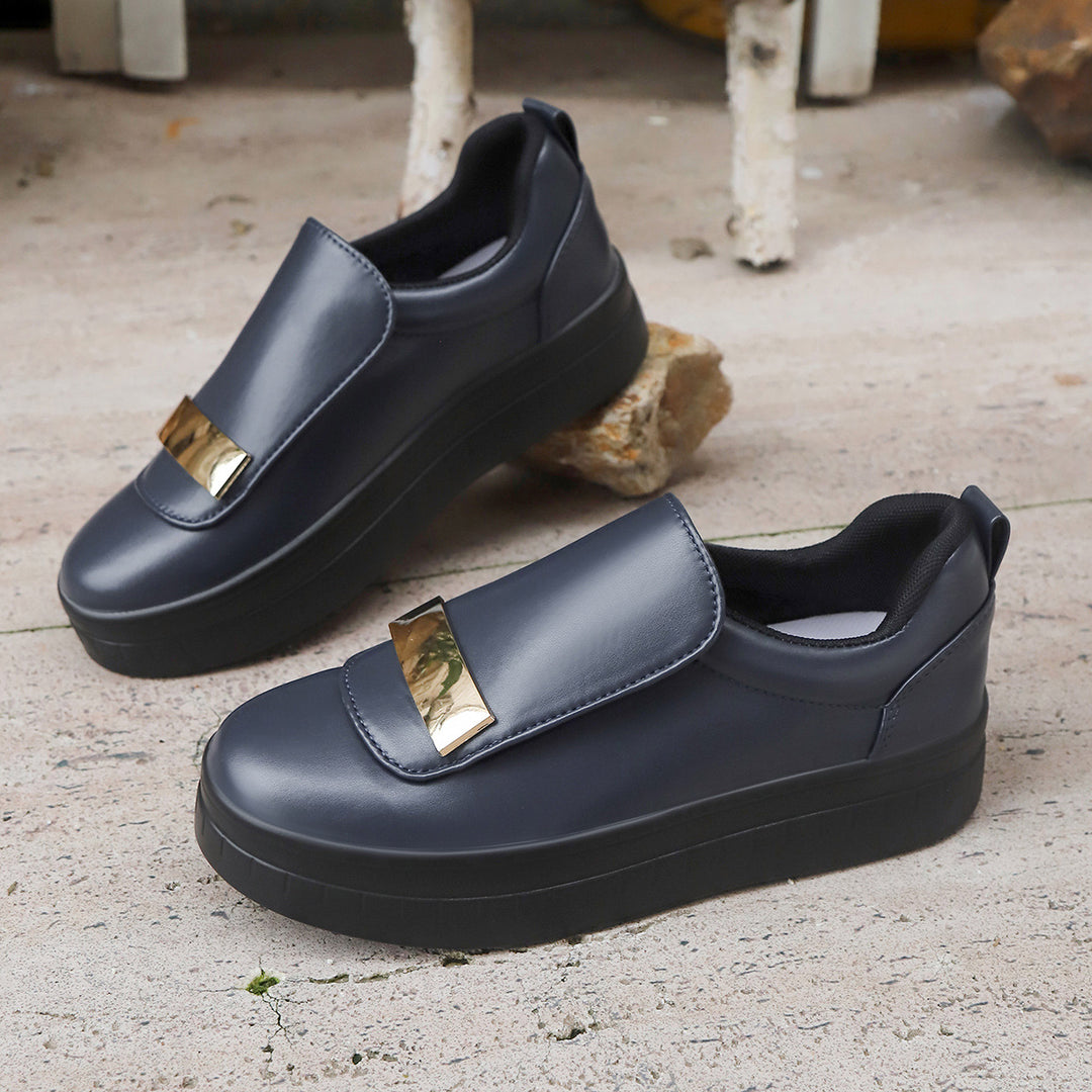 Damen Slip-On Sneakers mit glänzendem Riemen und komfortabler Sohle EB
