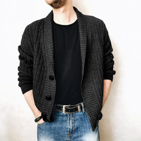 Herren Strickjacke mit großem Kragen und dekorativen Knöpfen EB