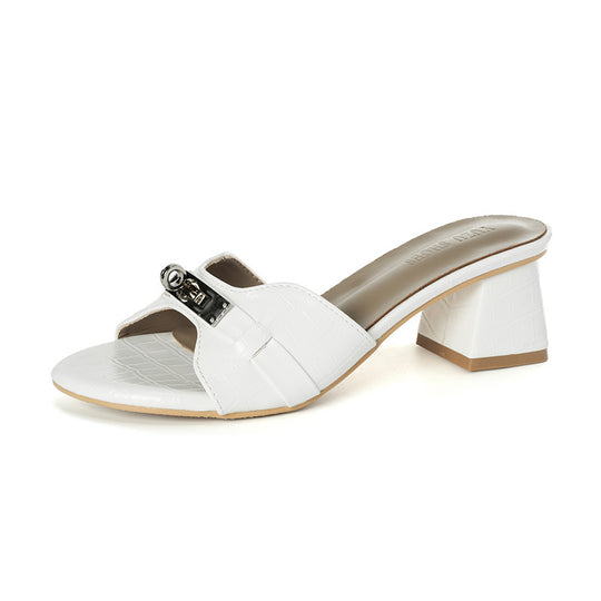 Damen Modische Sandalen mit elegantem Kettendetail und hohem Blockabsatz EB
