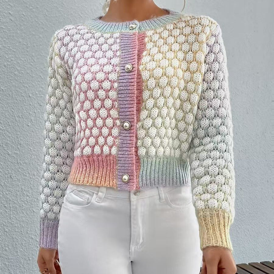 Damen Strickjacke mit verspielt gemustertem Stoff und eleganten Knopfdetails EB