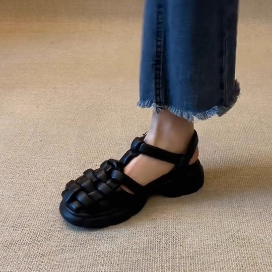 Damen Komfortable Badesandalen im stilvollen Flecht-Design EB