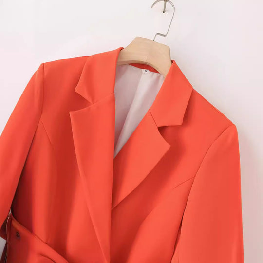 Damen Blazerjacke mit tailliertem Schnitt und Gürteldetail EB