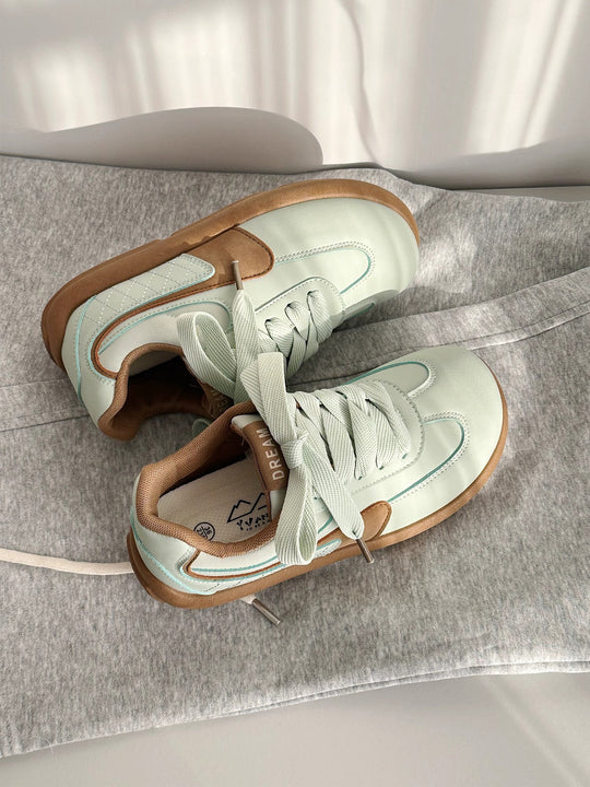 Damen Sportliche Sneaker mit atmungsaktiver Innensohle und modischer Oberflächenstruktur EB