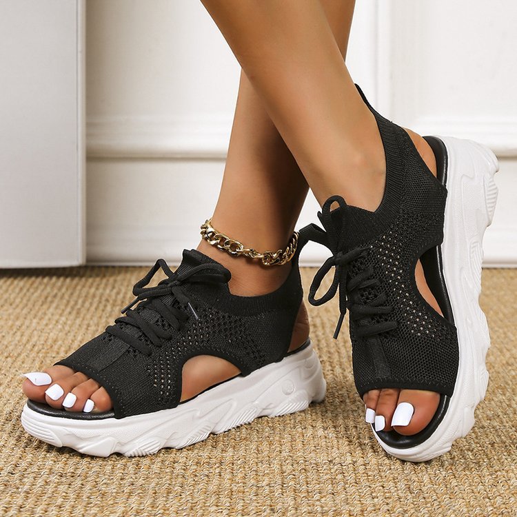 Damen sportive Sandalen mit hochgezogenem Plateau EB