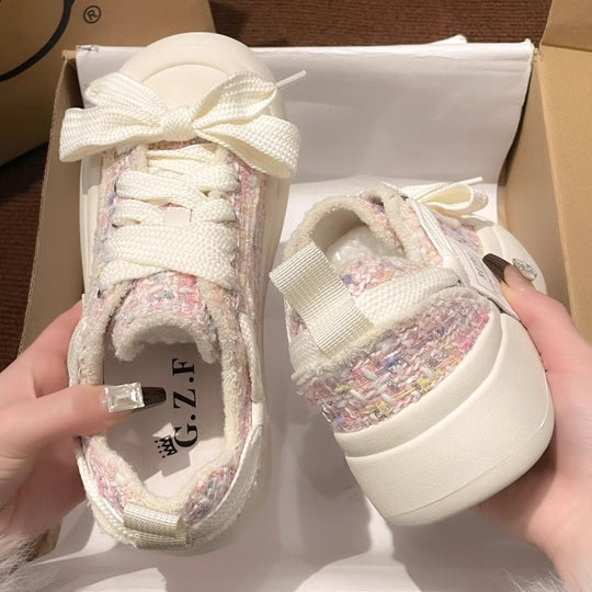 Damen Sneakers mit innovativer transparentem Füllung und modischen Schnür-Details EB