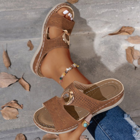 Damen Komfortable Clogs mit modischen Perforationen und geschmücktem Riemen EB