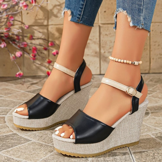 Damen Wedge-Sandalen mit elegantem Riemendetail EB