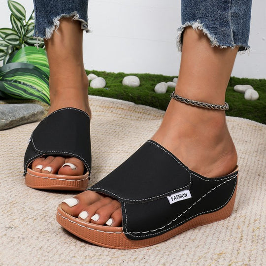 Damen Offene Zehen-Pantoletten mit Soft‑Suede‑Obermaterial, verstellbarem Klettverschluss und dämpfender Keilsohle EB