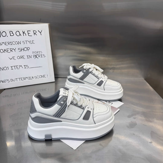 Damen Sportliche Sneakers mit dämpfender Plateausohle und atmungsaktiven Einsätzen EB