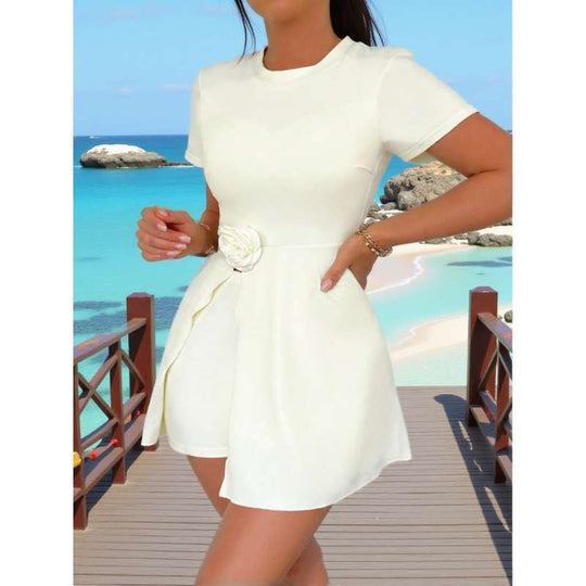 Damen elegantes Strandkleid mit dekorativem Blumenakzent EB