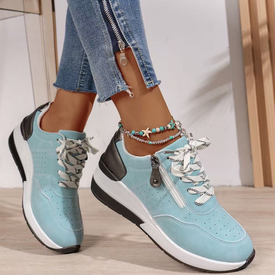 Damen sportive Plateau-Wedgesneaker mit seitlichem Zipper, perforiertem Nubuklook und dämpfender EVA-Sohle EB