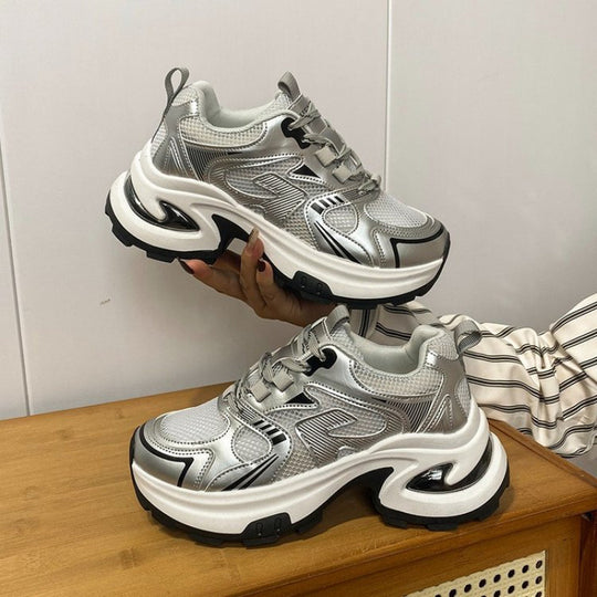 Damen Sportliche Sneakers mit robustem Mesh-Obermaterial und dämpfender Laufsohle EB