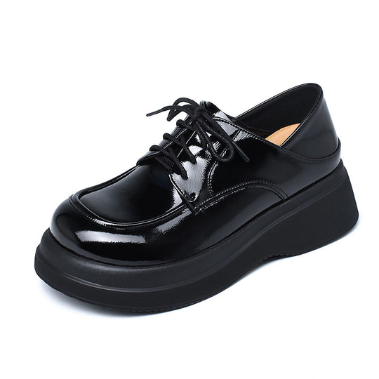Damen Modische Plateau-Schnürschuhe mit glänzendem Lackfinish und komfortablem Fußbett EB