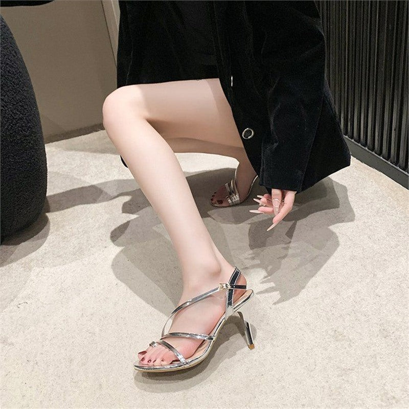 Damen elegante High Heel Sandalen mit feinen Riemchen und glitzerndem Detail EB