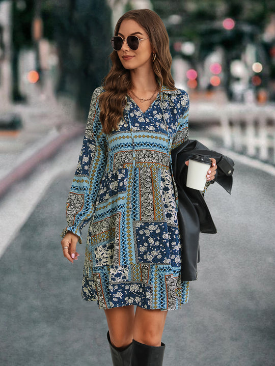 Damen Boho-Minikleid mit langen Ärmeln und buntem Muster EB