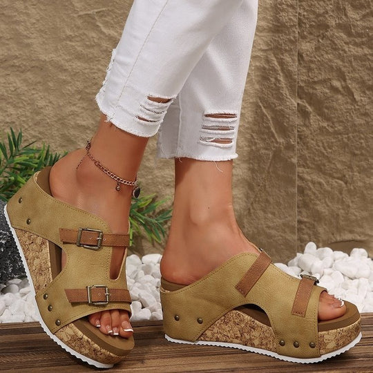 Damen bequeme Wedge-Pantoletten mit dekorativen Riemchen und korkgesunder Sohle EB