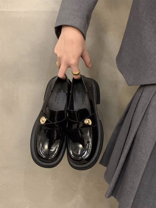 Damen eleganter Lackleder-Mokassin mit trendiger Schnalle EB