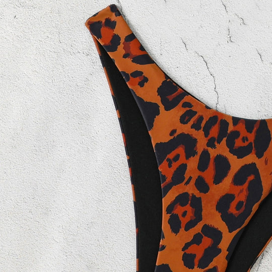 Damen Triangel-Bikini mit hochgeschnittenem Unterteil und animalischem Muster EB