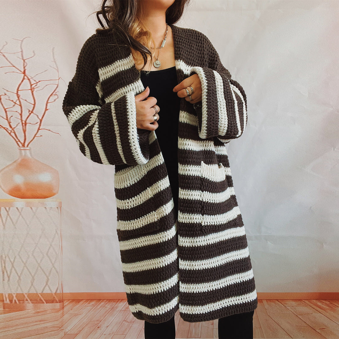 Damen lässige Strickjacke mit breitem Streifenmuster und praktischen Taschen EB
