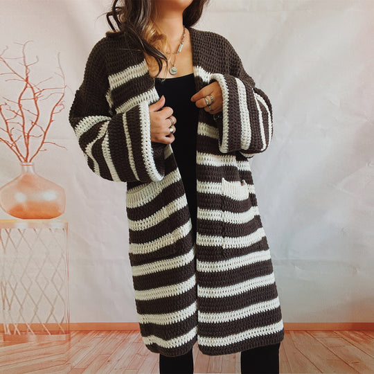 Damen lässige Strickjacke mit breitem Streifenmuster und praktischen Taschen EB