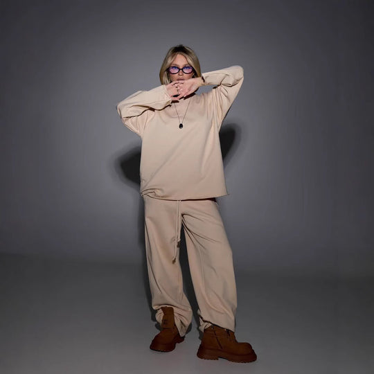 Damen kastiges Sweatstoff-Set mit weichem Rundhalsausschnitt und weiter Kordelbundhose EB