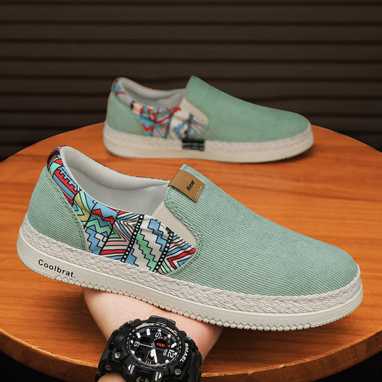 Damen Slip-On Sneakers mit buntem Musterdetail und rutschfester Sohle EB