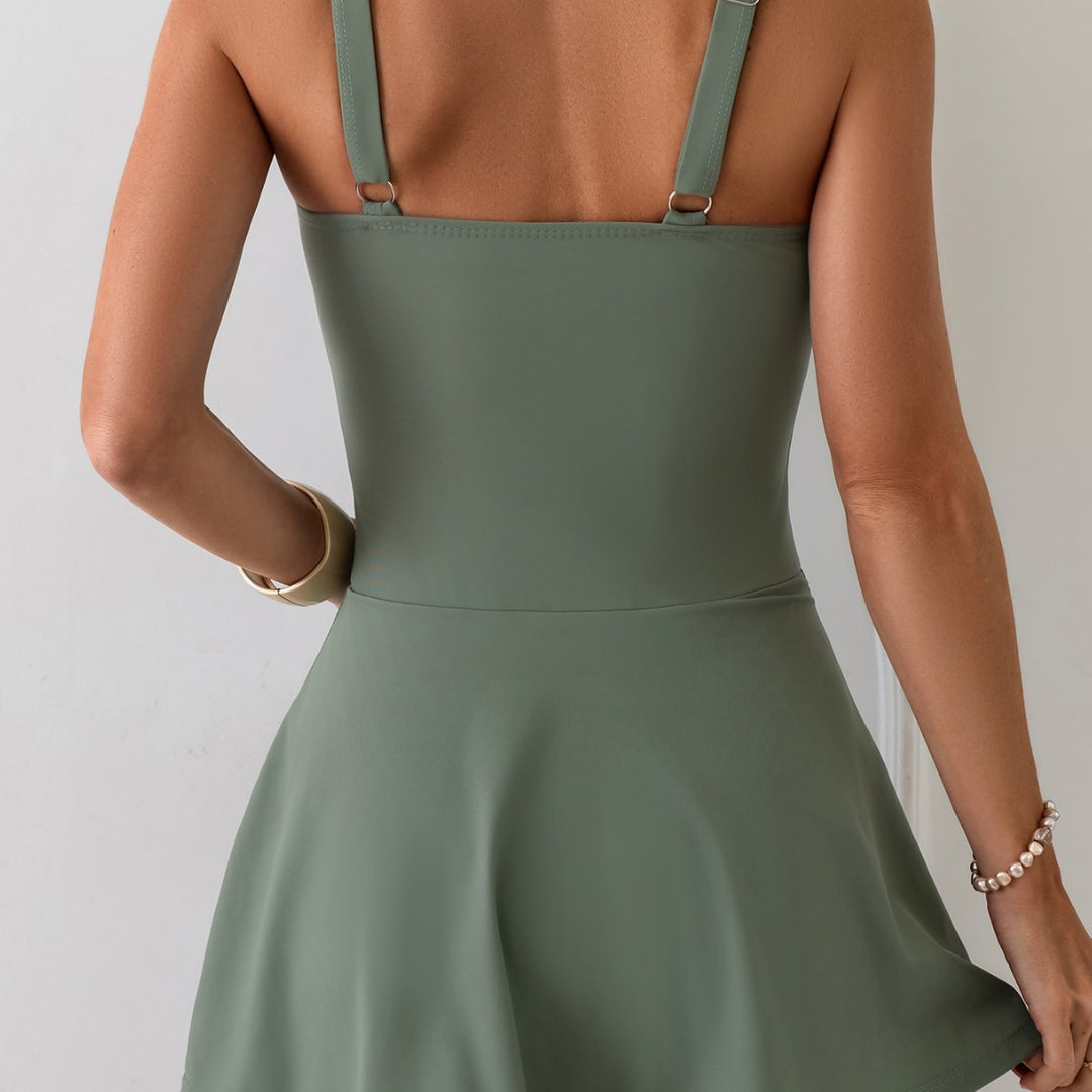 Damen Taillierter Badeanzug mit asymmetrischem Rock EB