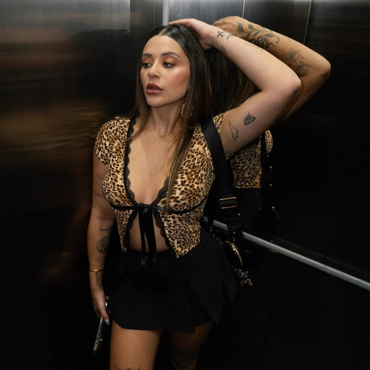 Damen Kurzes Oberteil mit kreativem Animal-Print und edlen Spitzenakzenten EB