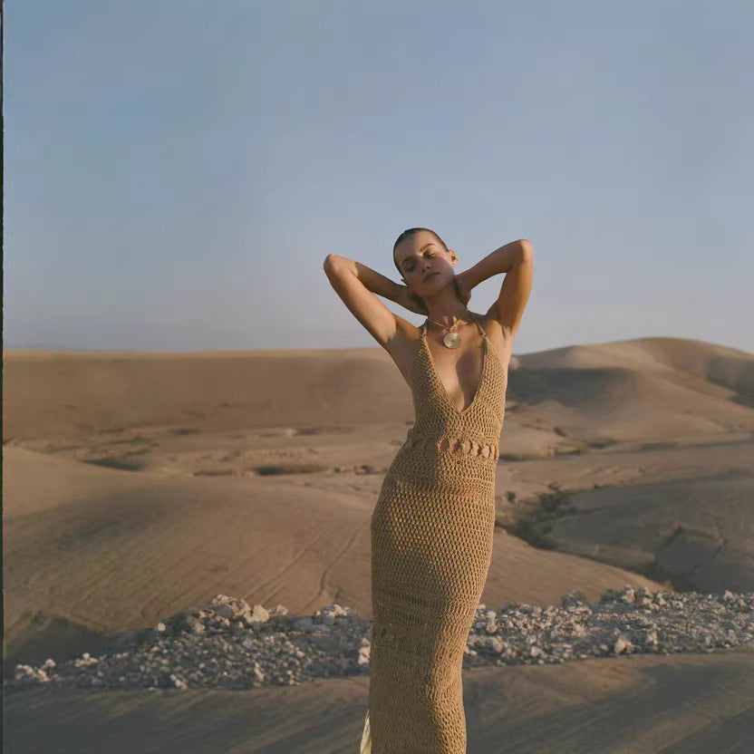 Damen Häkel-Strandkleid mit tiefem V-Ausschnitt und kreativem Cut-Out EB