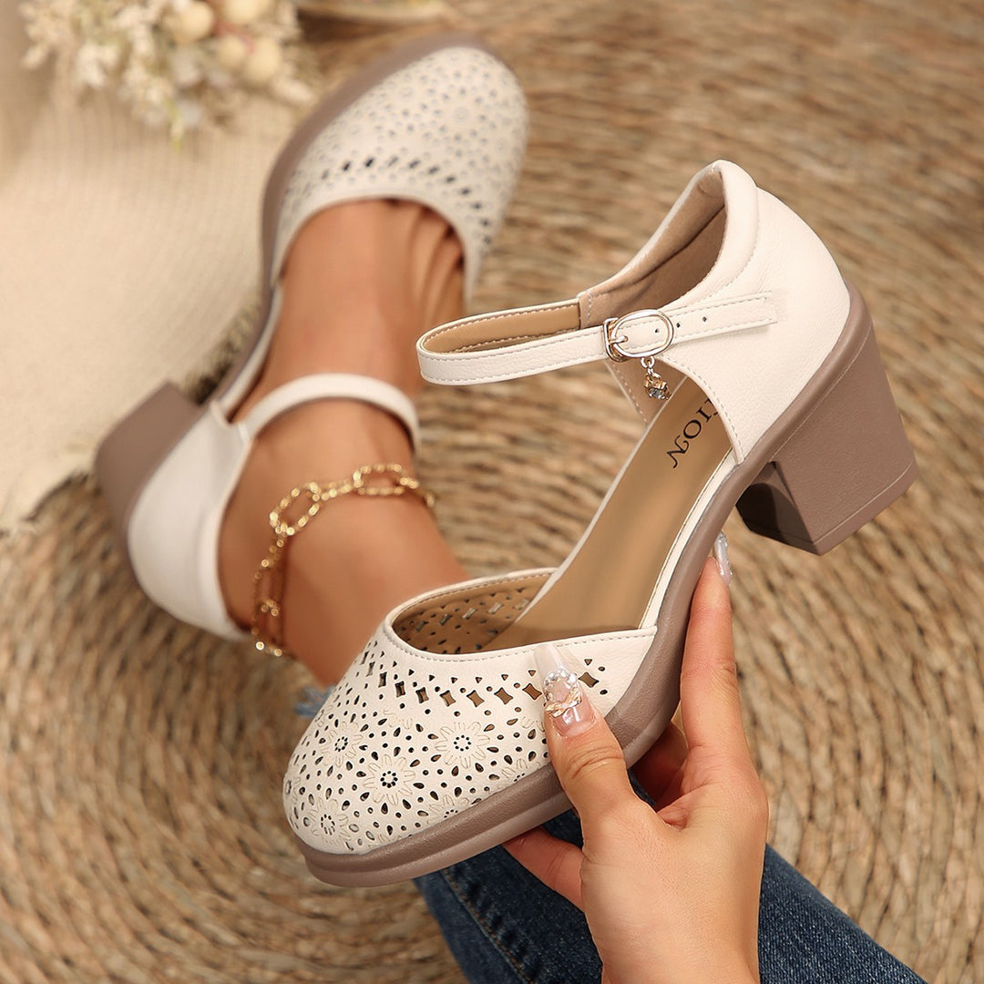 Damen elegante Riemchen-Pumps mit perforierter Oberfläche und gleitendem Absatz EB