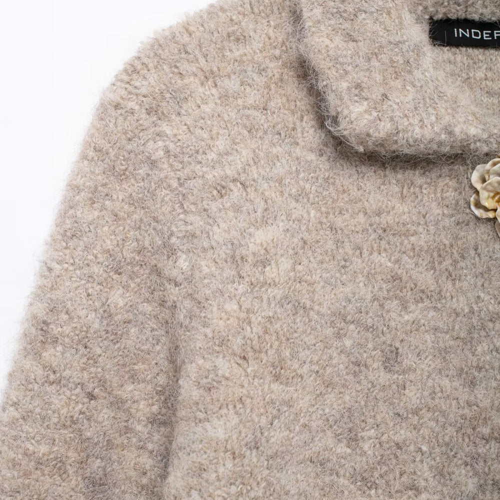 Damen elegante Wolljacke mit dekorativen Blütenknöpfen EB