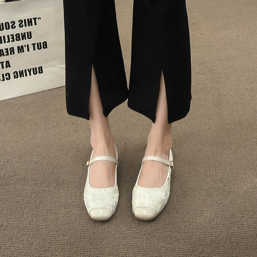 Damen Ballerina mit verstellbarem Riemen und glänzendem Zehenbereich EB
