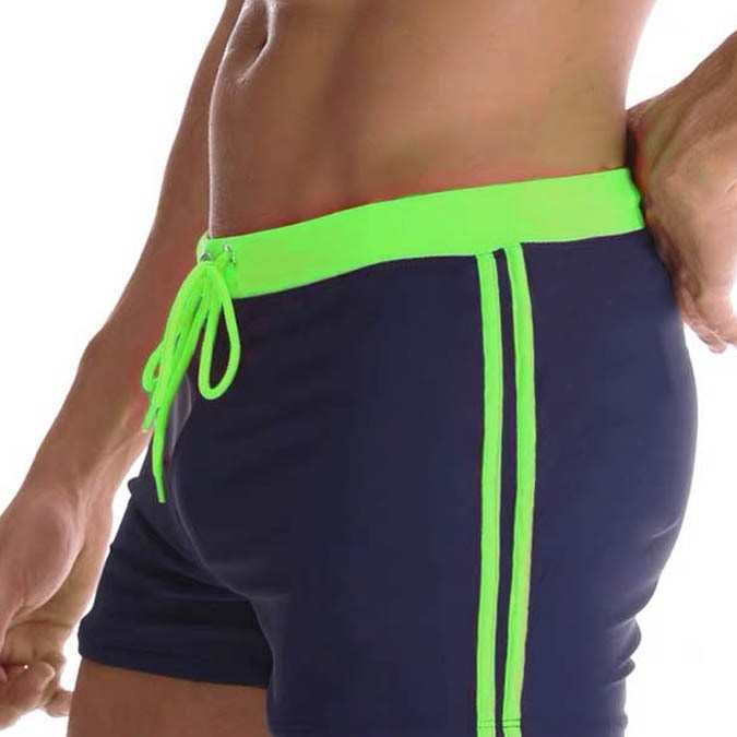 Herren Bade-Shorts mit peppigen Kontrastelementen EB