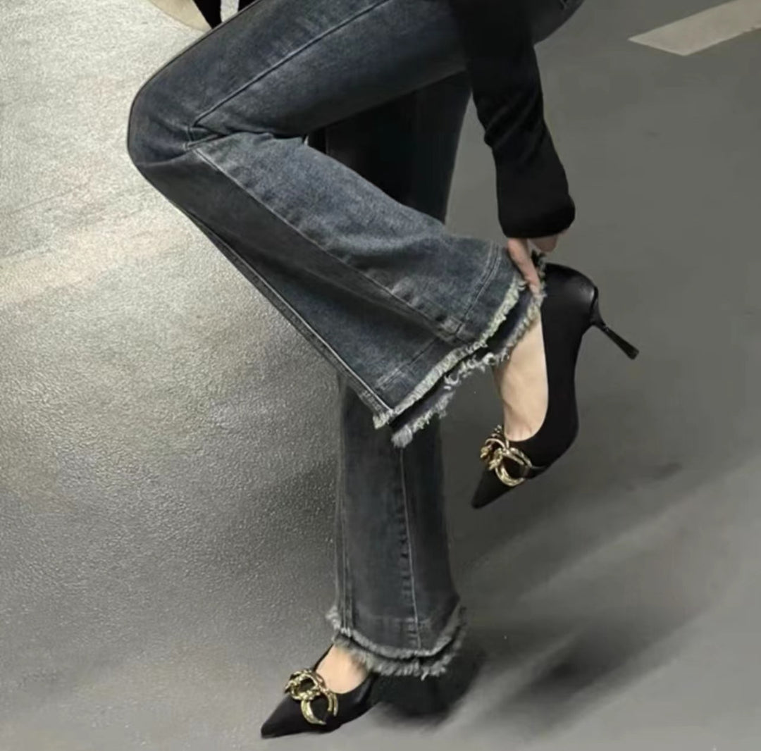 Damen elegante Pumps mit luxuriösem Riemen und spitzem Zehenbereich EB
