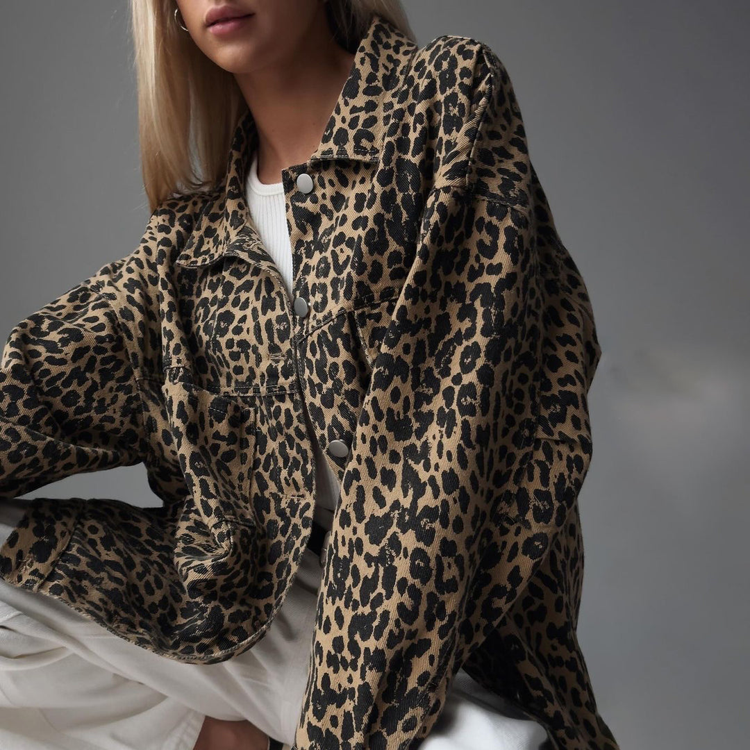 Damen Oversize-Jeansjacke mit Leopardenprint und aufgesetzten Brusttaschen Eichborn Berlin