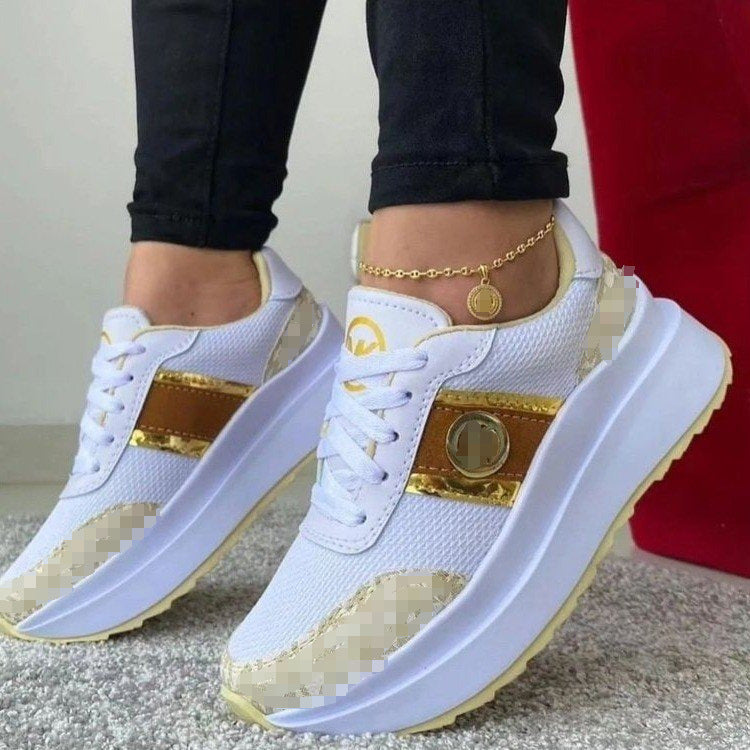 Damen  Plateau-Sneaker mit atmungsaktivem Mesh, Kunstlederbesatz und goldenen Akzentstreifen EB