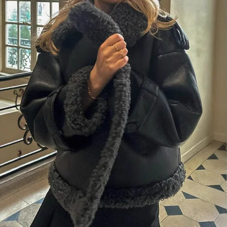 Damen Kunstfelljacke mit stylishen Details und oversized Schnitt EB