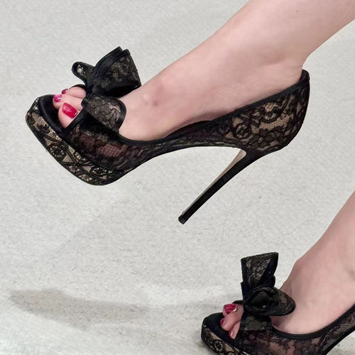 Damen Peeptoe Pumps mit raffiniertem Spitzenverzierung EB