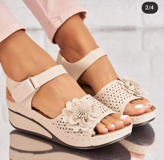 Damen elegante und komfortable Sandalen mit floralem Cut-Out-Design EB