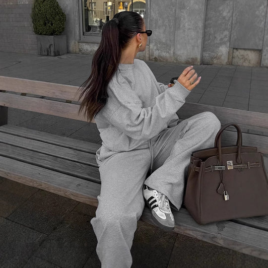 Damen Bequemer Sportanzug mit weitem Schnitt und modischen Details EB