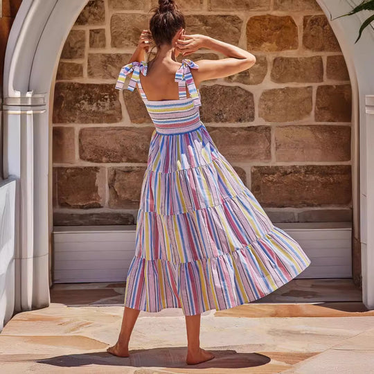 Damen Maxikleid mit schmeichelndem Smock-Oberteil und verspielten Trägern EB
