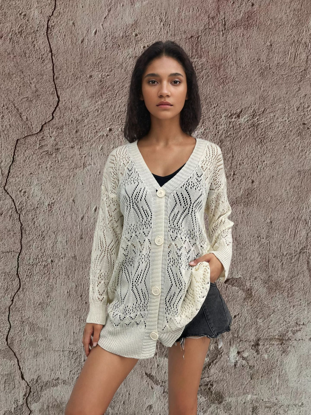Damen Strickjacke mit luftiger Lochmusterung und schönen Knöpfen EB