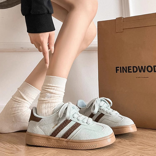 Damen Sneakers mit hochwertigem Velours-Obermaterial und rutschfester Gummisohle EB