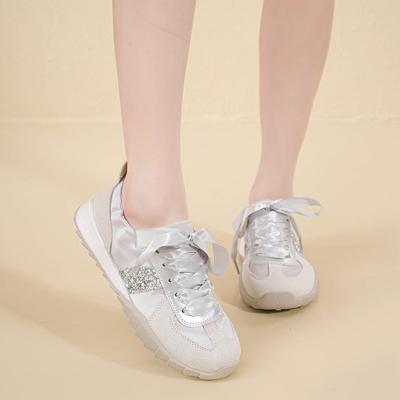 Damen Sneakers mit glänzenden Schnürsenkeln und atmungsaktivem Mesh-Obermaterial EB