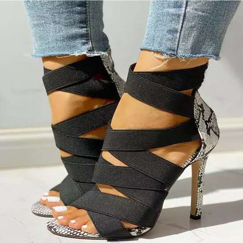 Damen Elegante High Heel Sandalen mit geflochtenen Riemen und strukturiertem Absatz EB