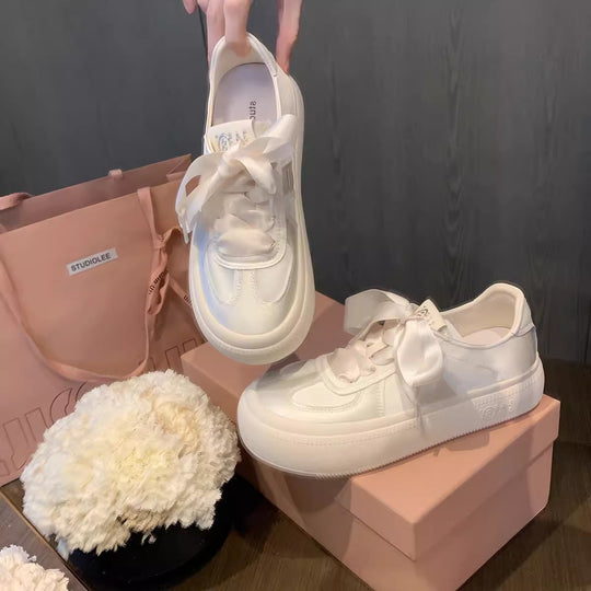 Damen Sneaker mit dekorativen Schleifen und hochwertiger Oberflächenstruktur EB