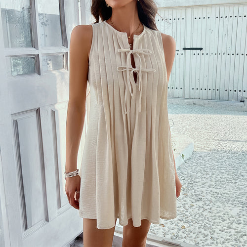 Damen Ärmelloses Sommerkleid mit Plisseefalten und dekorativem Schlüssel-Ausschnitt EB