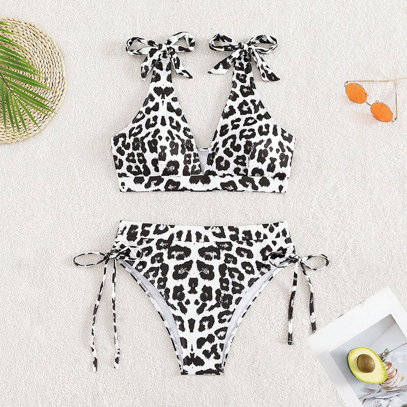 Damen Hochgeschnittener Bikini mit verstellbaren Trägern EB